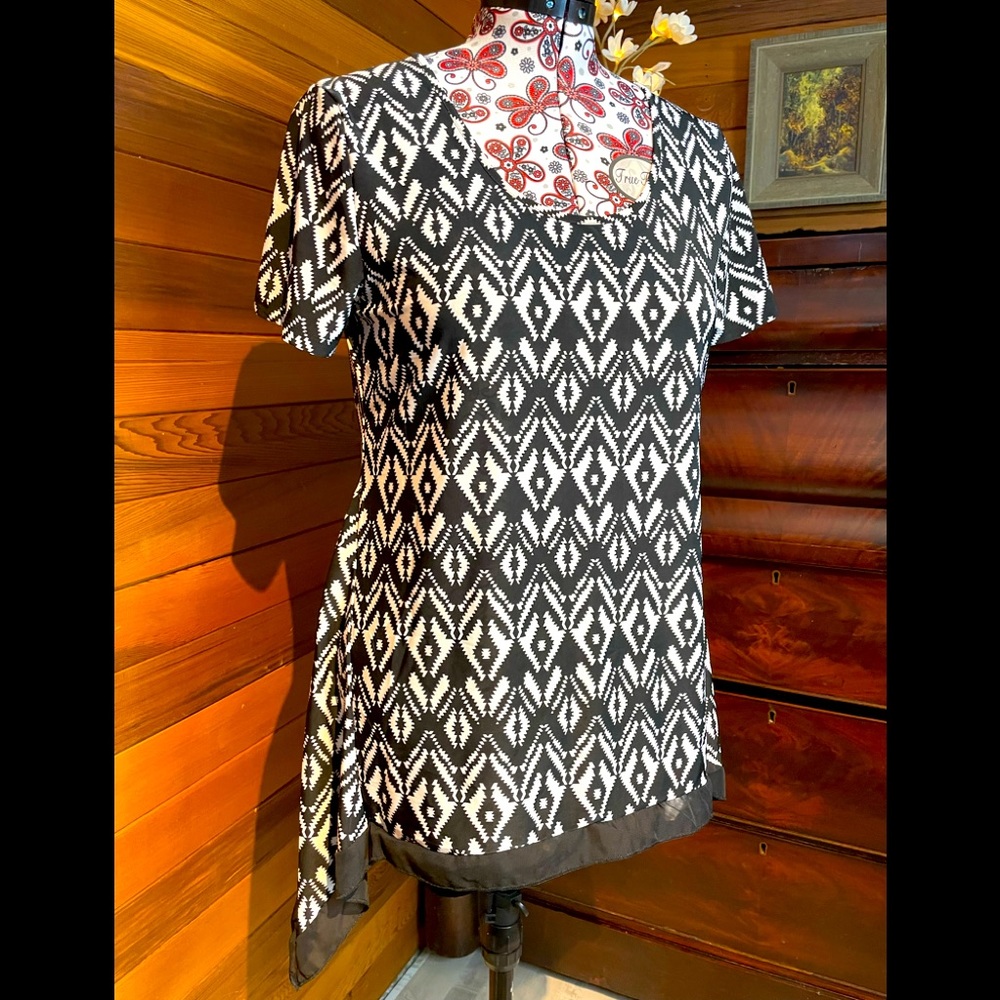 NWT BB Collection Geometric Asymmetrical Handkerchief Hem Tunic Top Black White